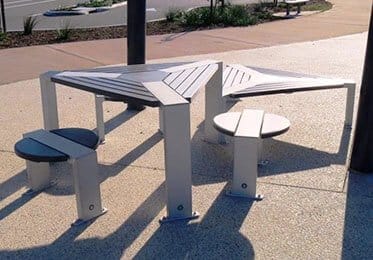 Triangular Platform/Table Settings